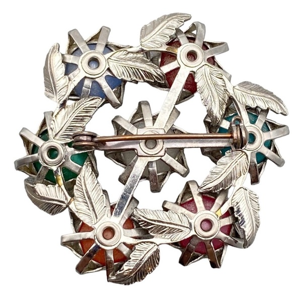 MOONGLOW Vintage Multicolor Thermoset Round Brooch in Silver-Tone Leaf Setting - Picture 7 of 9